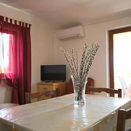 Apartment Apartment Zita In Relaxing Surroundings Near Umag