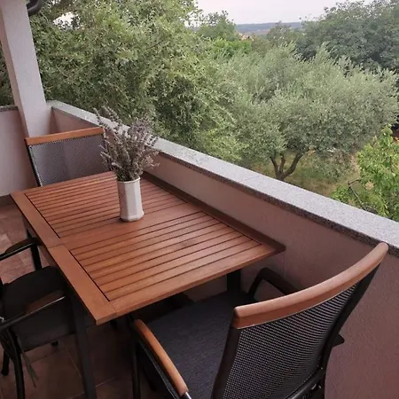 Apartment Zita In Relaxing Surroundings Near Umag Appartamento