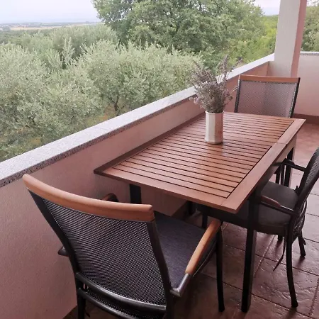 Appartamento Apartment Zita In Relaxing Surroundings Near Umag