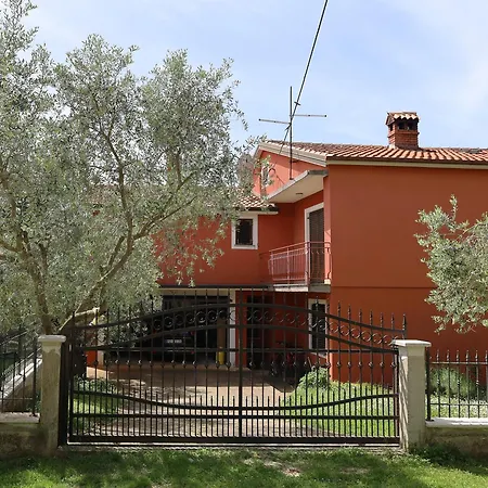 Zita With 1 Bedroom In Relaxing Surroundings Near דירה *