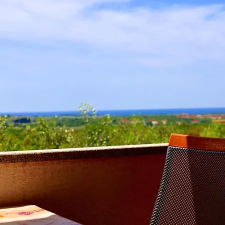 Zita With 1 Bedroom In Relaxing Surroundings Near Umag